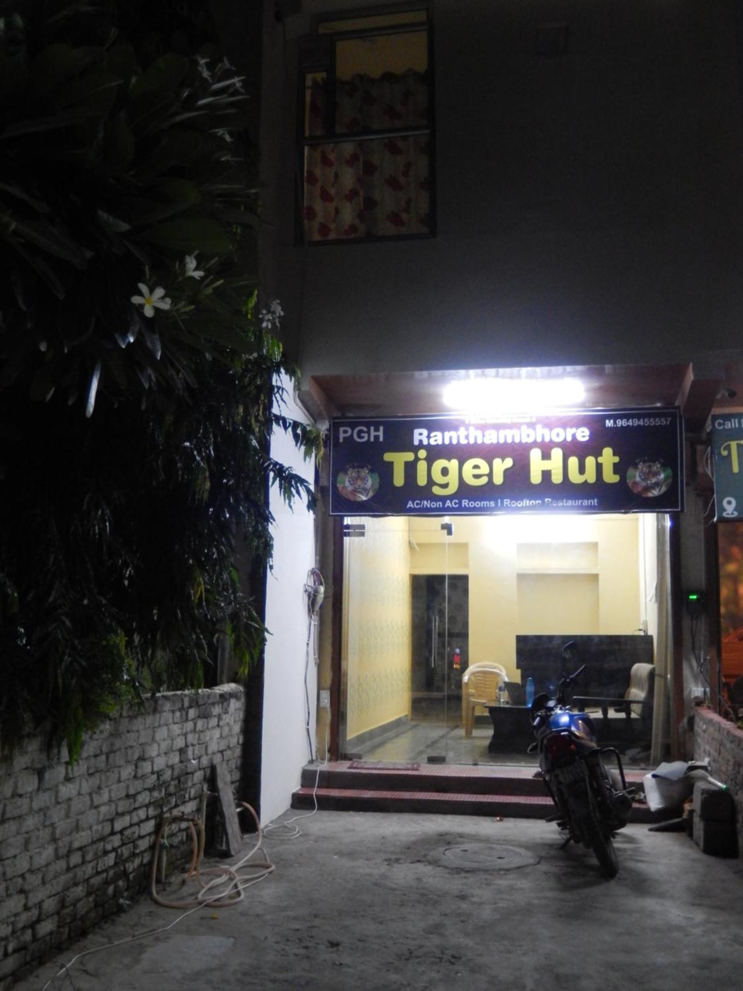 Ranthambhore Tiger Hut ซาวาย มาโดปูร์ ภายนอก รูปภาพ